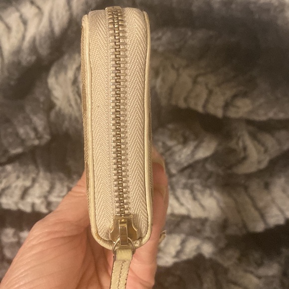 Authentic Gucci GG Monogram Zip Around Wallet - Picture 5 of 14
